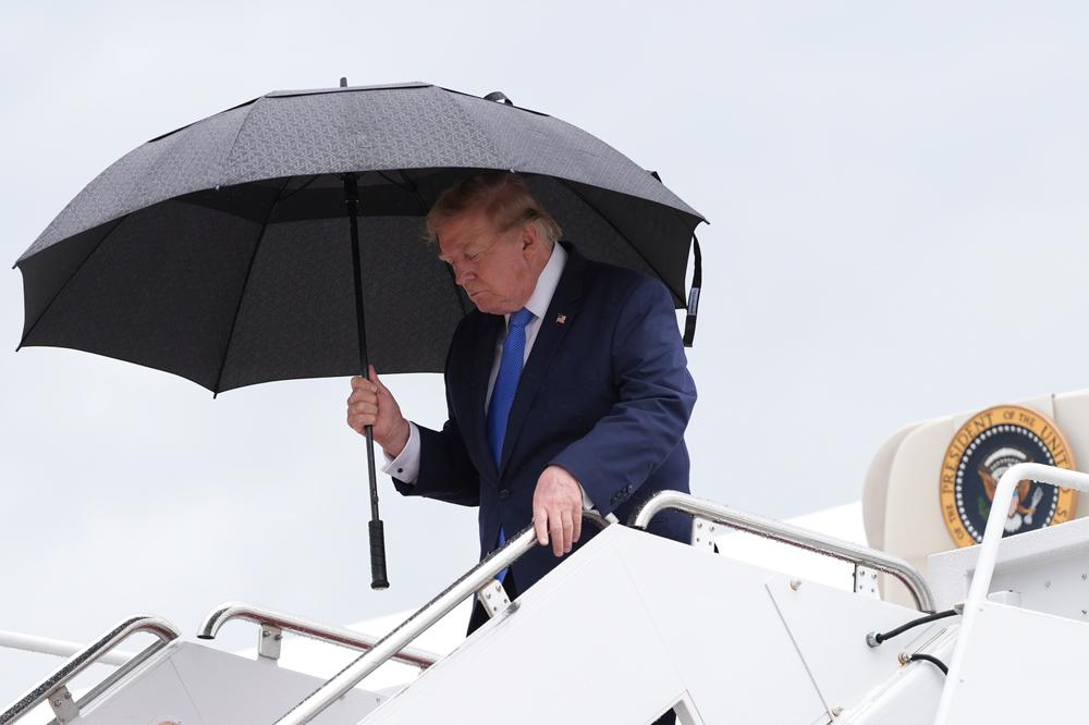 Le président américain, Donald Trump, débarque d’Air Force One sur une base du Maryland, près de Washington, le 2 août 2026. - JACQUELYN MARTIN / AP PHOTO/JACQUELYN MARTIN