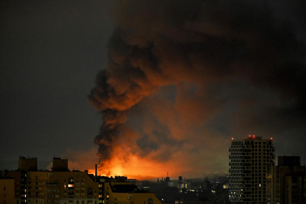 Une attaque aérienne à Kiev, samedi 1er août 2026. - EUGENE KOTENKO / AFP