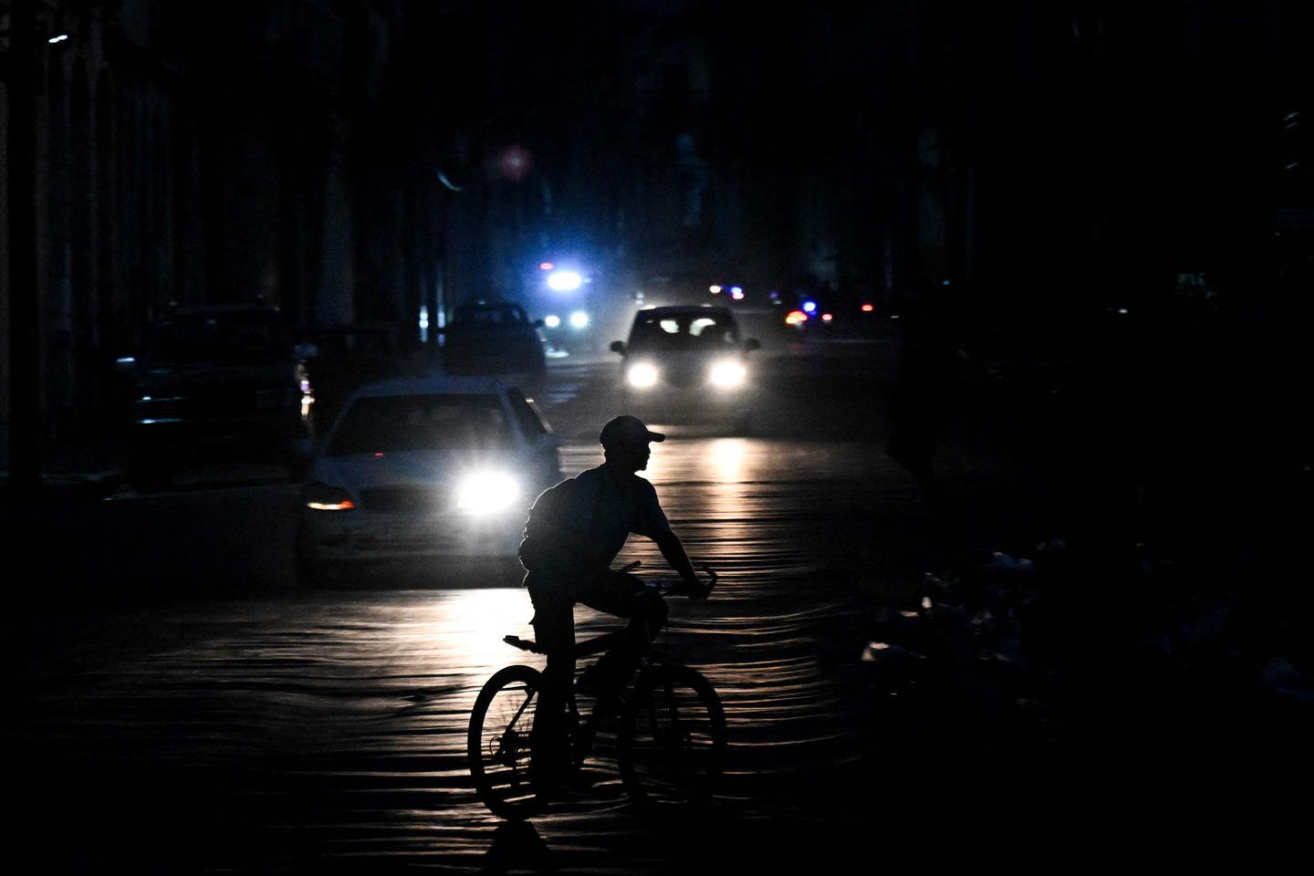 Cuba in oscurità a causa di un blackout, incluso a La Havane, a causa del blocco petrolifero e della scarsità di carburante