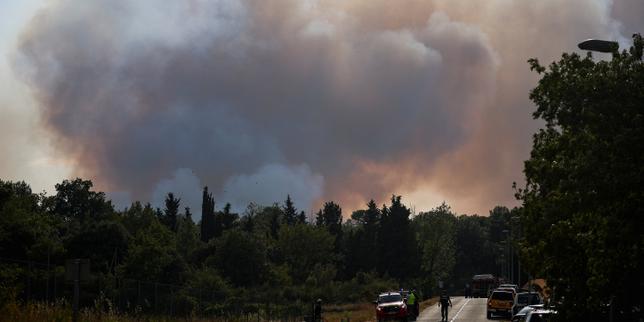 EN DIRECT, l’incendie n’est « pas encore fixé » dans le Var ; les sapeurs-pompiers bataillent contre un nouveau feu à Carcassonne