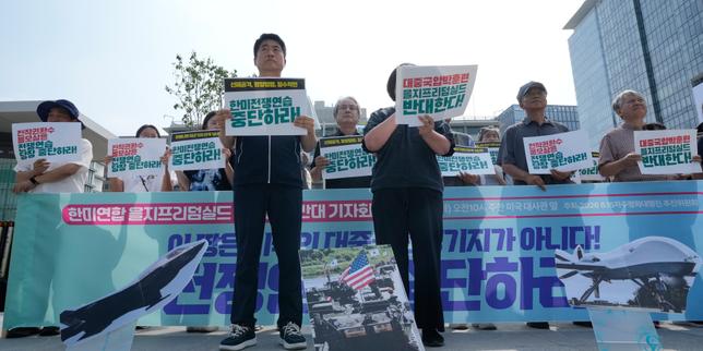 Donald Trump demande à réduire les exercices militaires menés avec la Corée du Sud pour préserver ses liens avec le dirigeant nord-coréen, Kim Jong-un