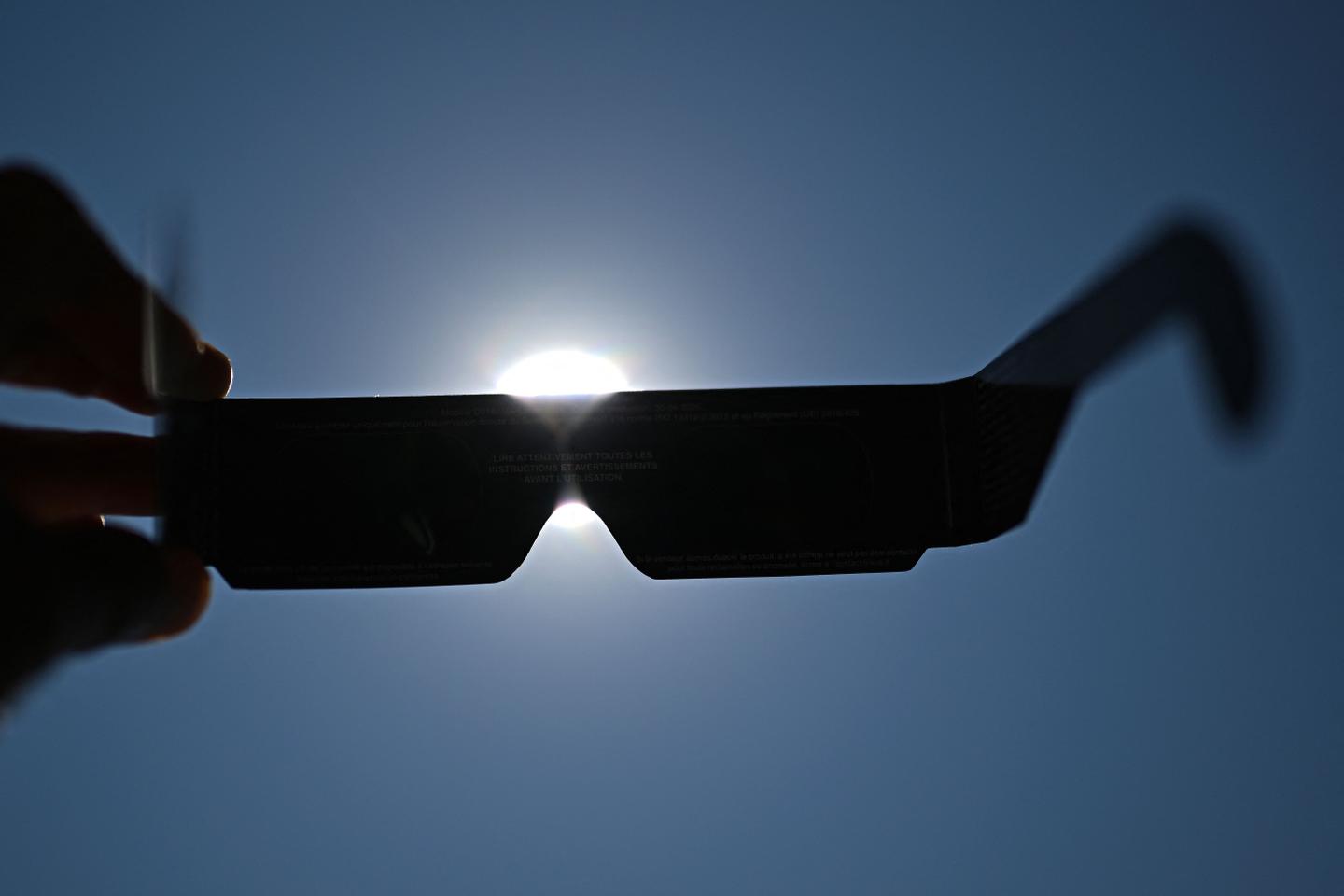 Shortages of solar eclipse viewing glasses expected in France
