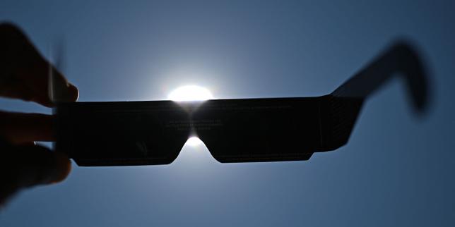 Shortages of solar eclipse viewing glasses expected  in France