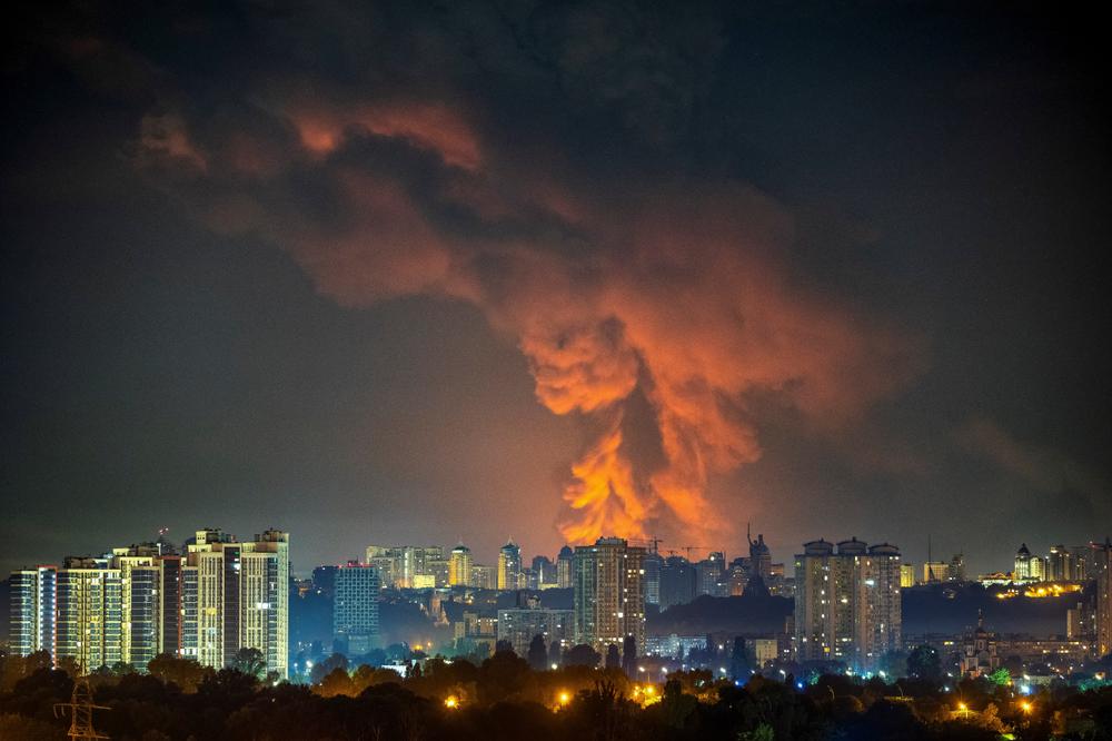 A Kiev, après des bombardements russes, le 5 août au matin. - VLADYSLAV SODEL/REUTERS