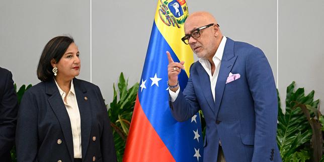 Au Venezuela, début des pourparlers entre pouvoir et opposition, qui pourraient déboucher sur une transition politique et des élections