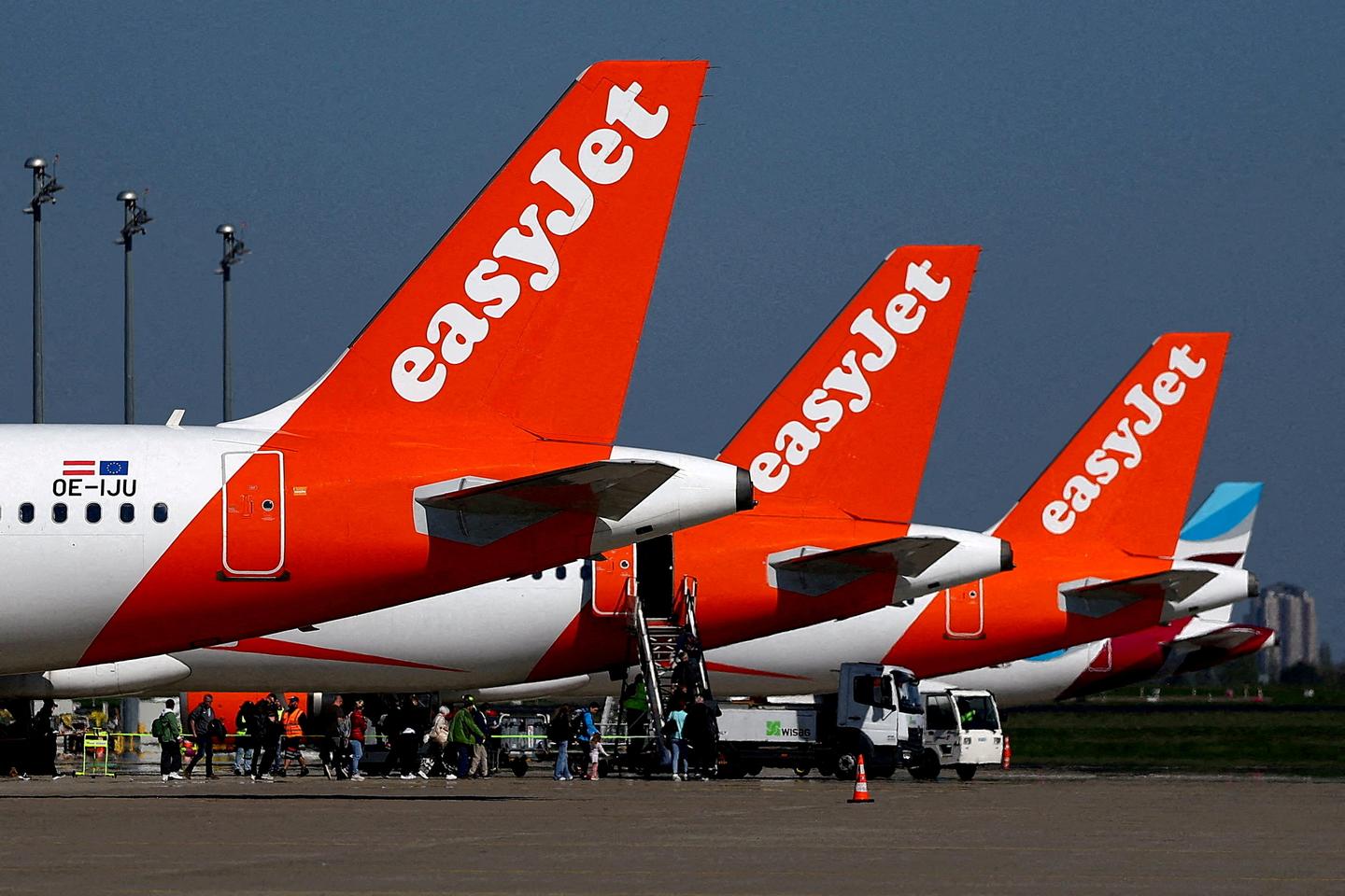 EasyJet confirms takeover by US private equity firm Apollo