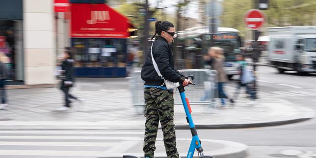 Electric scooters: headphones and reflective vests are now mandatory in Paris and in small crown