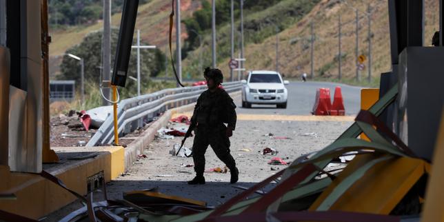 Colombie : l’attaque d’un péage imputée aux dissidents des Farc au lendemain de l’investiture du nouveau président