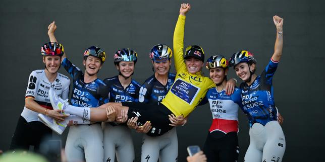 La victoire de Demi Vollering au Tour de France consacre le triomphe de « la meilleure cycliste au monde » et d’un collectif dévoué à la quête du maillot jaune