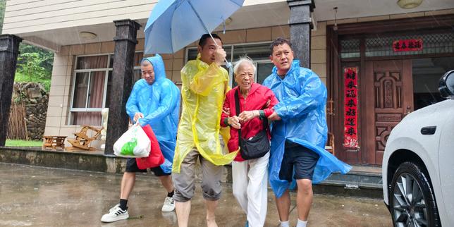 En Chine, le typhon Dolphin provoque de fortes pluies dans l’est du pays mais perd en intensité