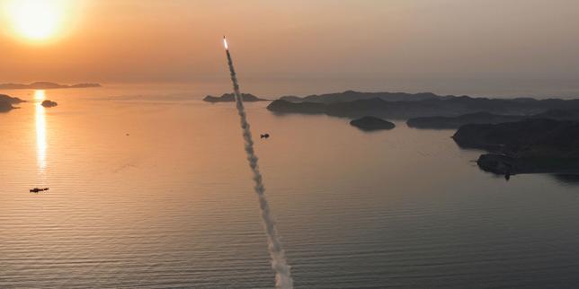 La Corée du Nord a tiré un missile balistique en direction de la mer du Japon, selon Séoul, son deuxième en une semaine