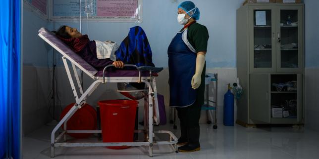 « J’ai travaillé jour et nuit pour devenir médecin. Et j’y étais presque ! A quelques semaines près… » : en Afghanistan, la santé des femmes mise en danger par les talibans