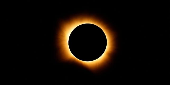 Solar eclipse plunges Spain into darkness