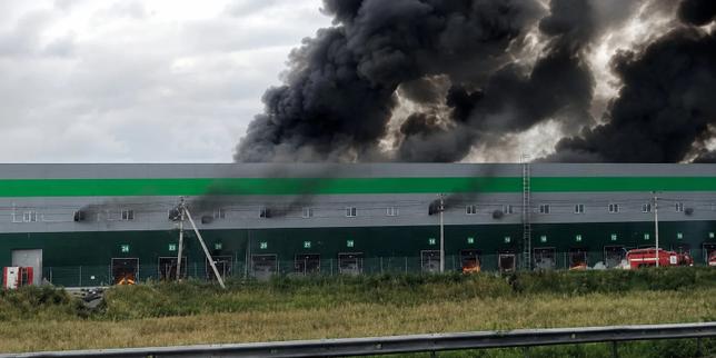 EN DIRECT, guerre en Ukraine : un entrepôt de Wildberries, le géant russe du commerce en ligne, en feu après une attaque de drones ukrainiens dans l’Oural