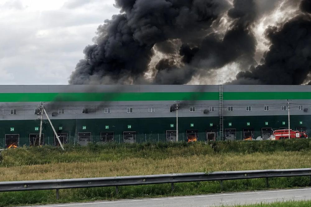 Un centre logistique de Wildberries attaqué dans le district de Chichminski, au Bachkortostan (Russie), le 13 août 2026. - ASTRA