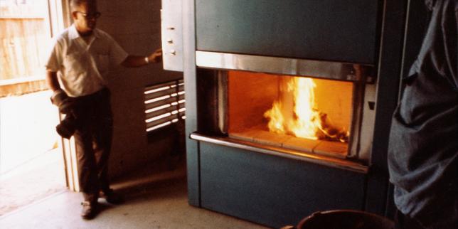 «&nbsp;Cremation Project&nbsp;», de John Baldessari, au crématorium de Los Angeles, en 1970.