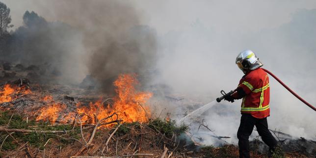 EN DIRECT, incendies et canicule : dans les Landes, le feu est reparti à l’aube ; 64 départements en vigilance orange canicule