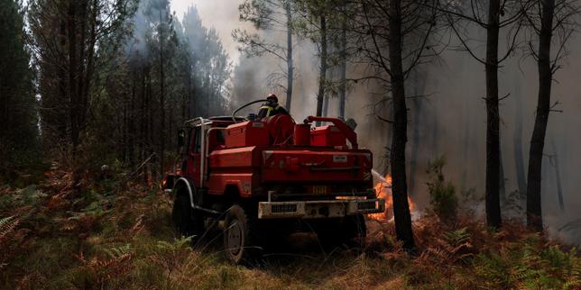EN DIRECT, incendies et canicule : 83 départements en vigilance orange ; les fortes chaleurs régresseront dans l’Ouest samedi mais encore 35 °C à 39 °C attendus dans la moitié est et en région parisienne