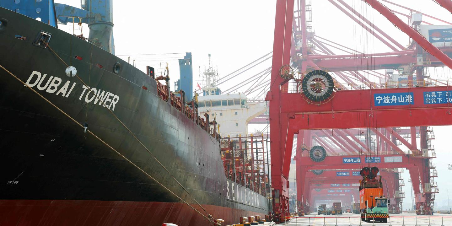 Un porte-conteneurs chinois emprunte la route arctique