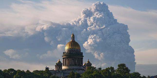 Ukraine launches over 600 drones at Moscow region; Russia warns UK