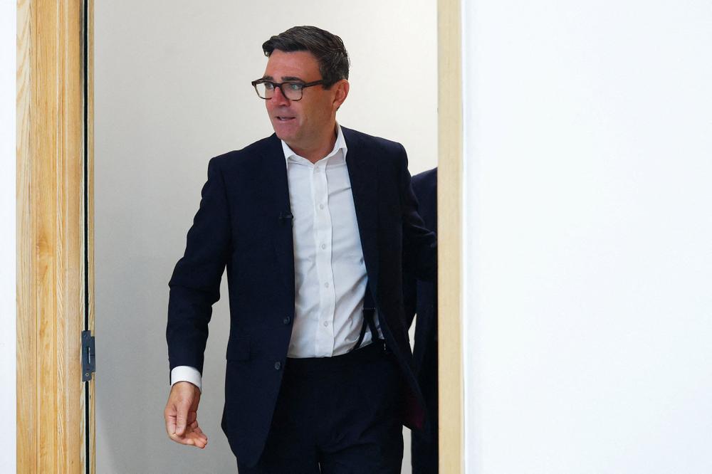 Le premier ministre britannique, Andy Burnham, à Wolverhampton (Angleterre), le 18 août 2026. - HANNAH MCKAY/AFP
