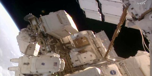 Sophie Adenot : les images de la première sortie d’une astronaute française dans l’espace
