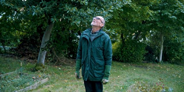 Avec « Retour avant 15 heures », le cinéaste Gaël Lépingle se glisse dans les petits pas du quotidien d’un père, en son royaume pavillonnaire