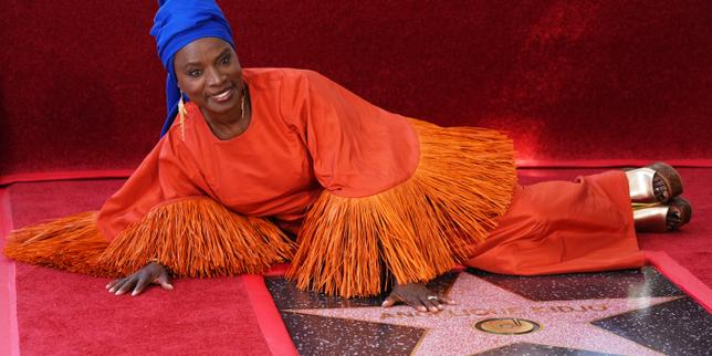 Angélique Kidjo devient la première chanteuse africaine à avoir son étoile sur le Walk of Fame d’Hollywood