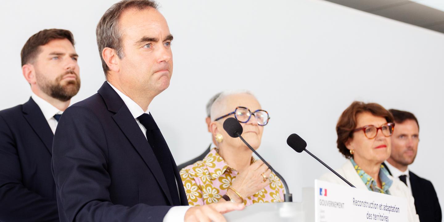 https://img.lemde.fr/2026/08/18/482/0/4500/2250/1440/720/60/0/165623e_upload-1-uvot9eo3qi0a-mfache-17082026-le-monde-deplacement-lecornu-en-gironde-france-ii-067.jpg