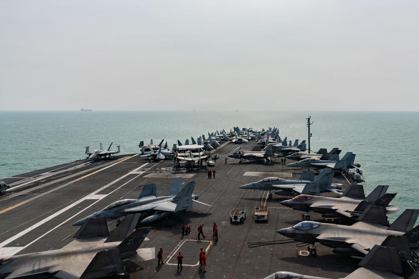 L'USS George-Washington remplace l'Abraham-Lincoln au Moyen-Orient, laissant le Pacifique sans porte-avions américain.