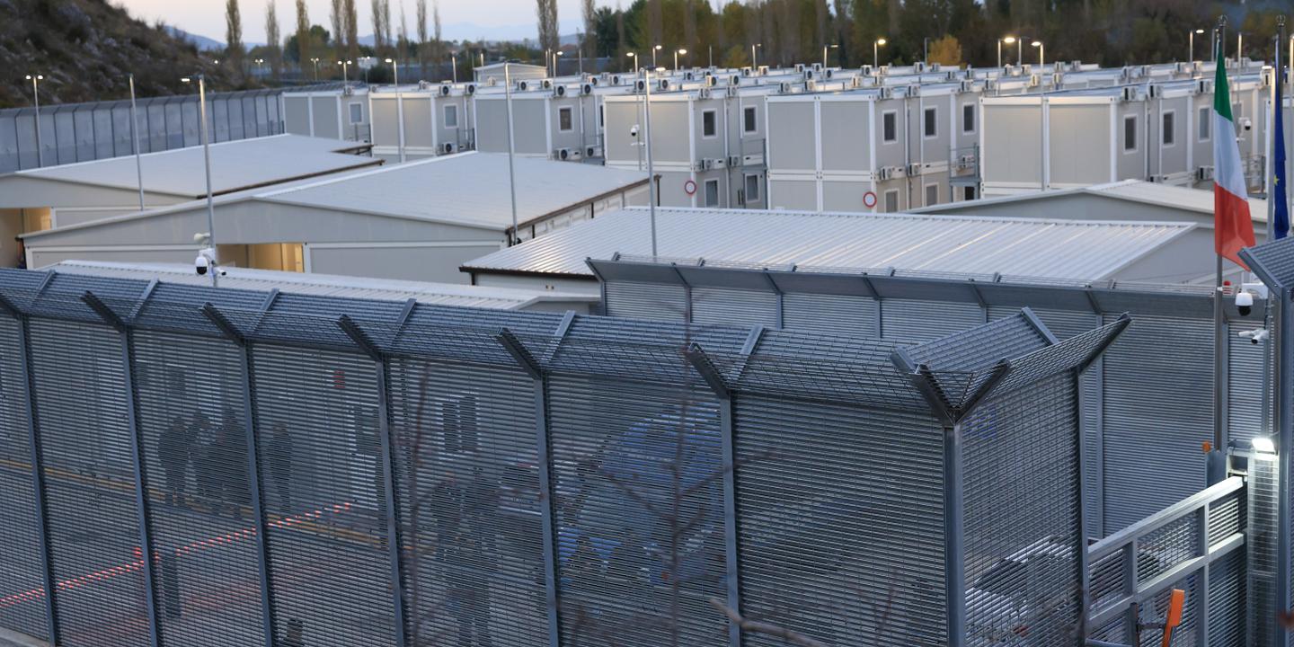 Les sites de détention italiens en Albanie favorisent des « atteintes à l’Etat de droit », accuse Amnesty International