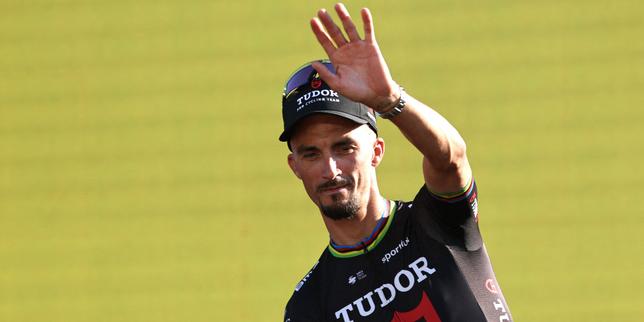 Julian Alaphilippe, double champion du monde et figure emblématique du cyclisme français, annonce la fin de sa carrière