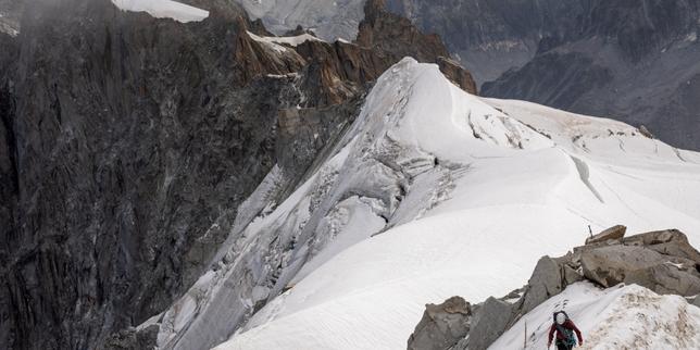 Le massif du Mont-Blanc déstabilisé par un été caniculaire et des chutes de pierres qui le défigurent