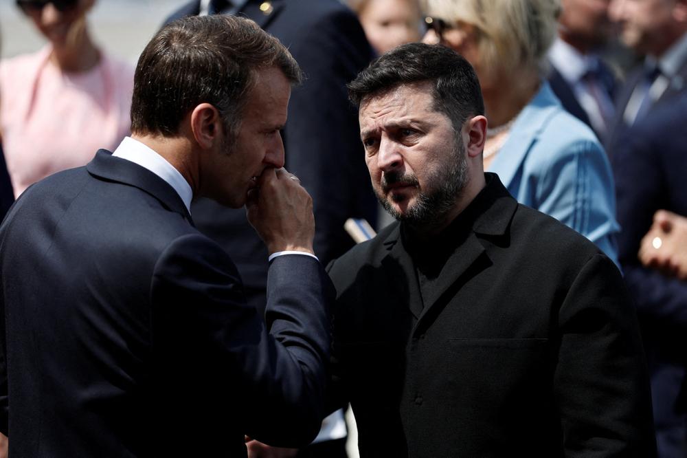 Emmanuel Macron et Volodymyr Zelensky, à Paris, le 14 juillet 2026. - BENOIT TESSIER/AFP