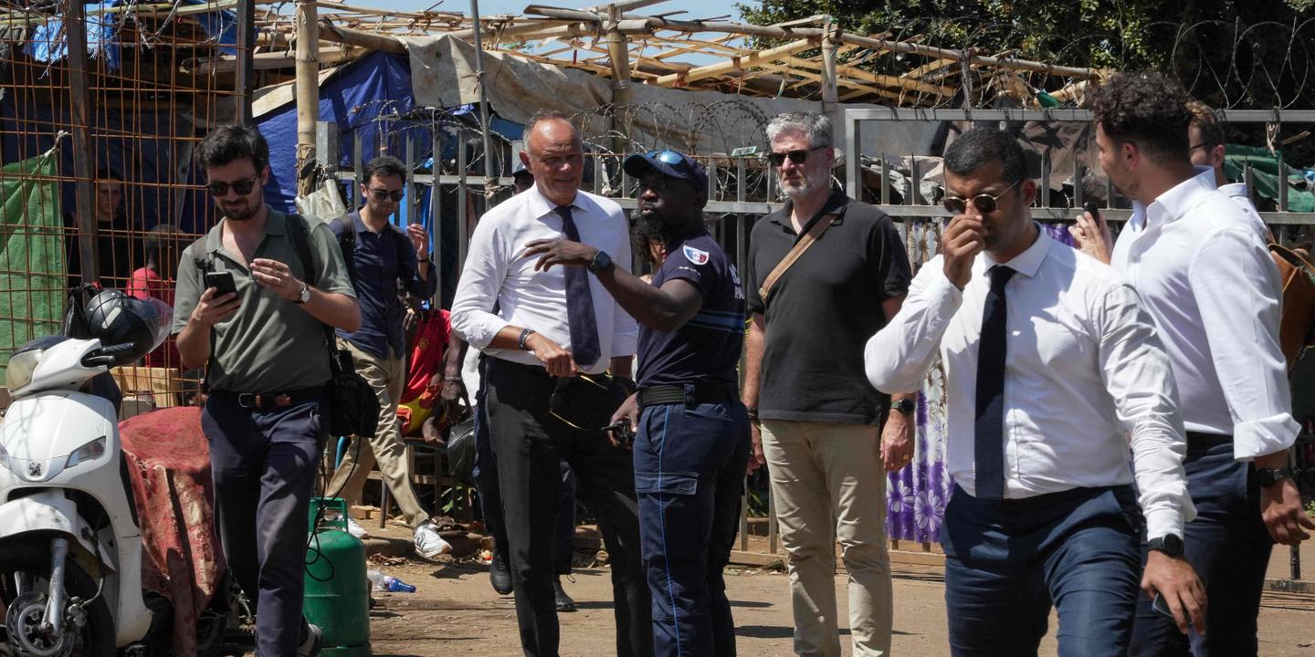 Mayotte : Philippe promet de fermer les vannes de l'immigration