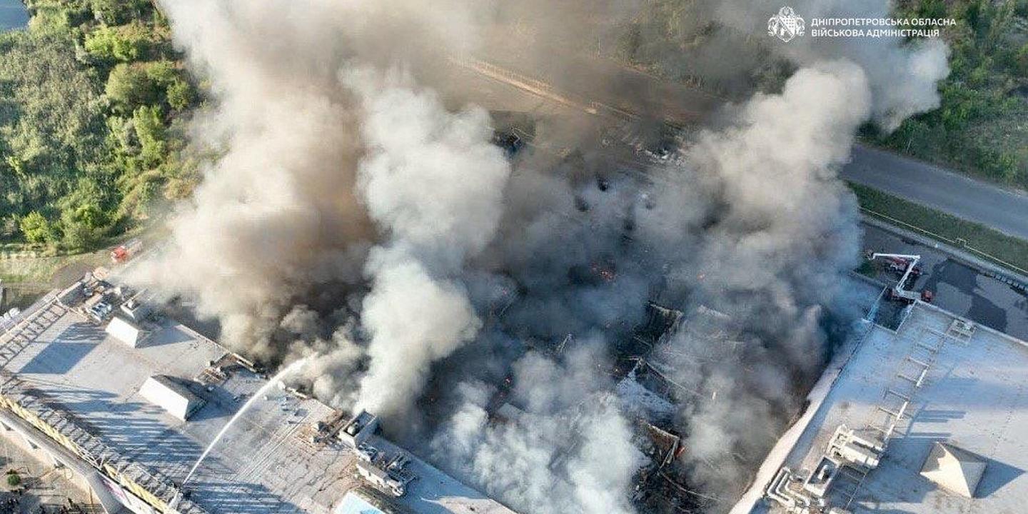 Ukraine : au moins 16 morts dans une frappe russe sur un centre commercial, l’UE dénonce une « terreur planifiée »