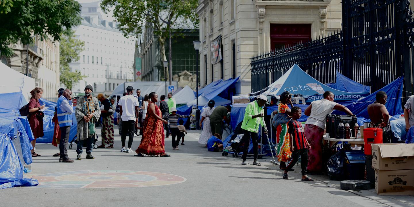 Paris met à l'abri 250 migrants du parvis de l'Hôtel de Ville