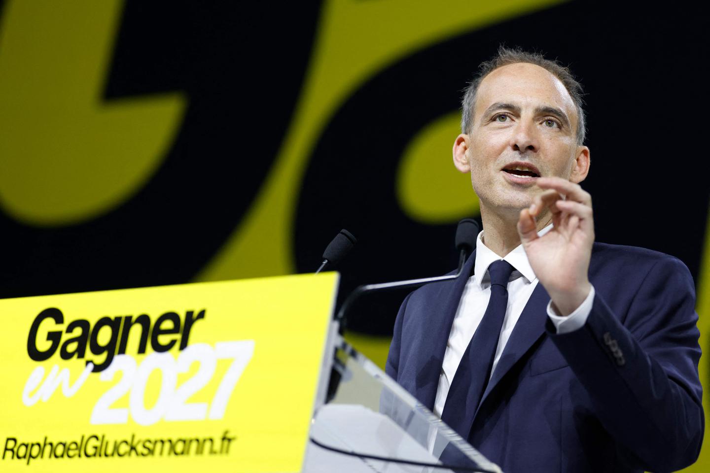 Glucksmann Announces 2027 Run, Polls Show 10%-12% Support