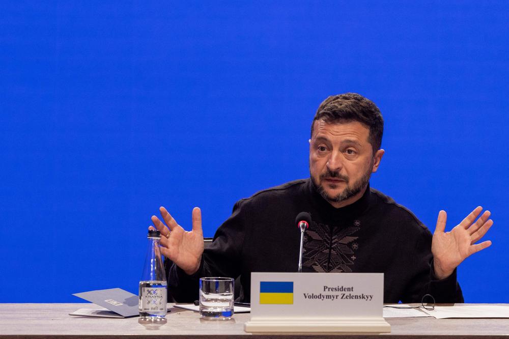 Volodymyr Zelensky lors de la réunion de la coalition des volontaires, à Kiev, le 24 août 2026. - TETIANA DZHAFAROVA/AFP