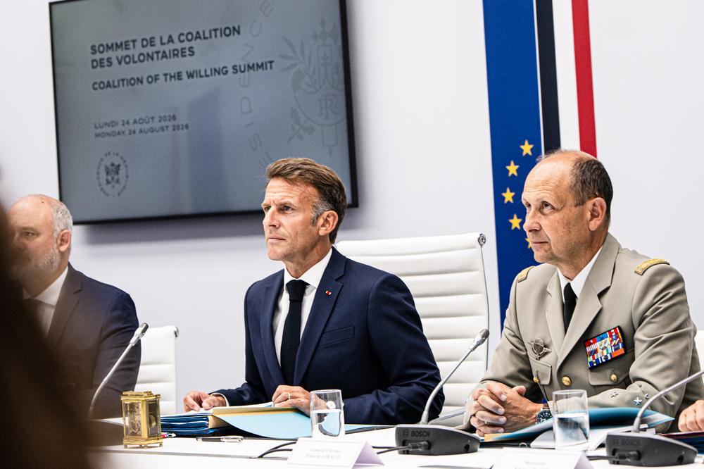 Emmanuel Macron, lors de la réunion de la coalition des volontaires en visioconférence, au palais de l’Elysée, à Paris, le 24 août 2026. - JULIEN MUGUET POUR « LE MONDE »