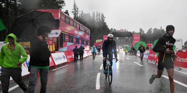 La troisième étape du Tour d’Espagne annulée à 15 kilomètres de l’arrivée après un déluge de grêle