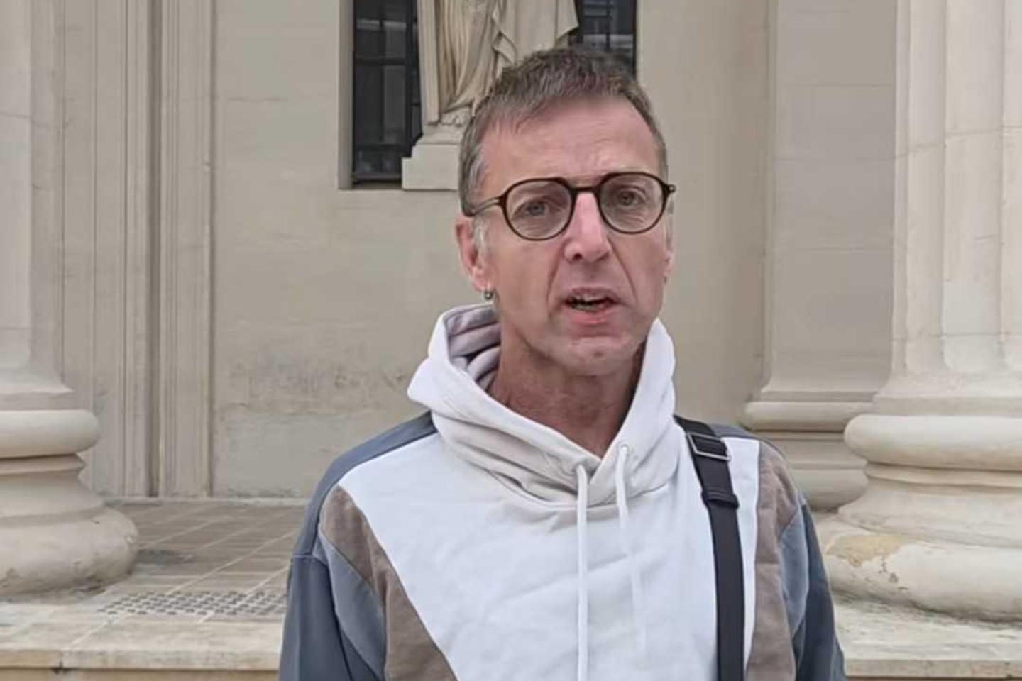 Deux séropositifs entament une grève de la faim à Reims pour une loi contre la sérophobie.