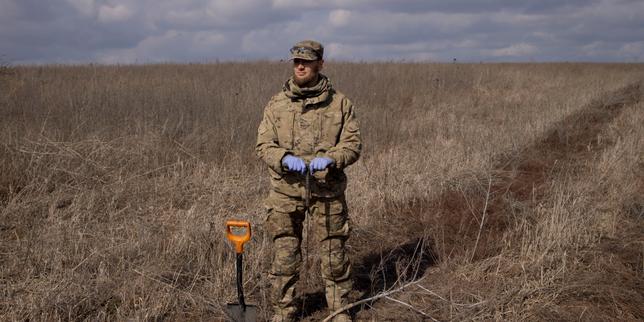 En Ukraine, la mort d’Oleksi Ioukov, le « collecteur d’âmes » qui consacrait sa vie à exhumer les corps de soldats morts sur le front