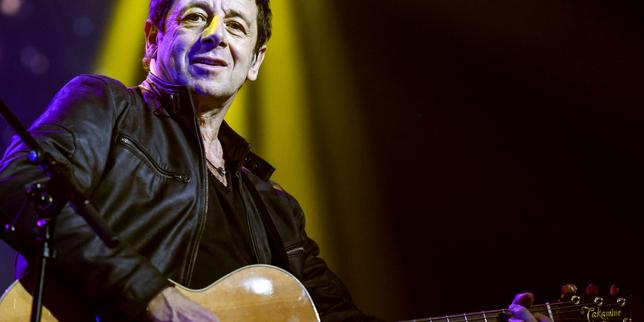 Patrick Bruel, mis en examen dans plusieurs dossiers de violences sexuelles, « devrait de lui-même renoncer » à sa tournée, estime Aurore Bergé
