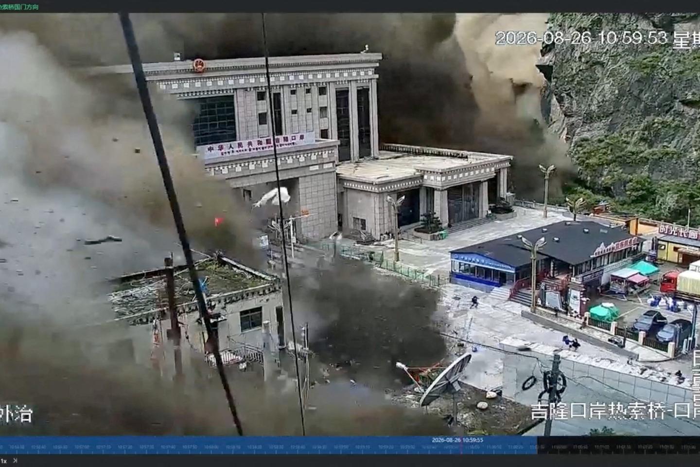https://img.lemde.fr/2026/08/26/0/198/2160/1440/1440/960/60/0/74b17ca_ftp-1-n4wopxoue7n4-2026-08-26t131132z-1151064871-rc2a6nasuin0-rtrmadp-3-nepal-floods.JPG