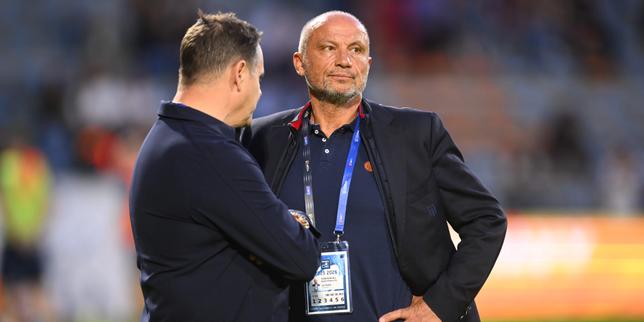 Rugby : Agen, pensionnaire de Pro D2 en difficulté économique, porté par le soutien et la « passion » de ses « socios » Le club lot-et-garonnais, dont la saison 2026-2027 commence jeudi, face au Provence Rugby, a lancé cet été une levée de fonds pour augmenter son capital. Seuls les supporteurs de lassociation Aginnum ont répondu présent.