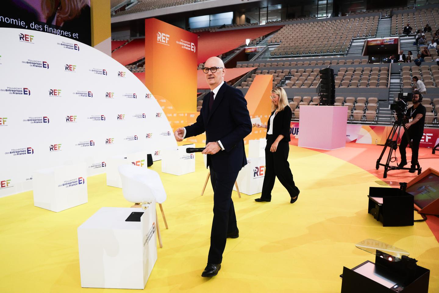 Fitch mantiene la nota de la deuda de Francia en A+ con perspectiva estable