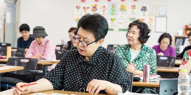 En Corée du Sud, des cours pour les seniors qui n’ont pas eu accès à l’éducation : « Mon père était convaincu que les filles devaient rester à la maison »