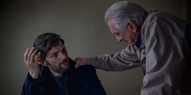 « The Whisper Man », sur Netflix : Robert De Niro et Michael Keaton au parloir