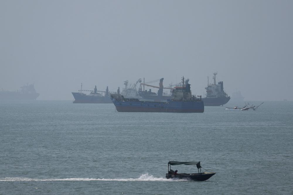 Des navires dans le détroit d’Ormuz, près de la plage de Bandar Abbas, en Iran, le 28 août 2026. - MAJID ASGARIPOUR/VIA REUTERS